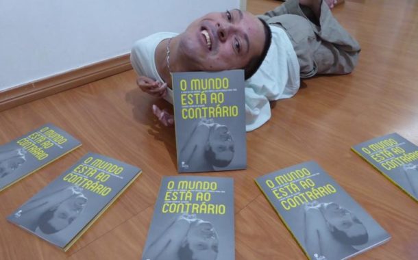 Ele teve expectativa de um ano de vida e, hoje, aos 40 anos, virou escritor