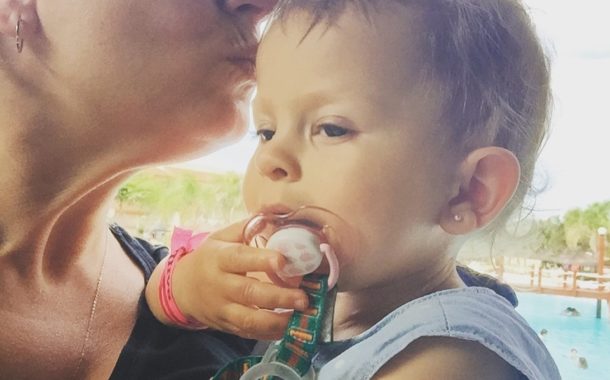 Mãe cria aplicativo para encontrar babá