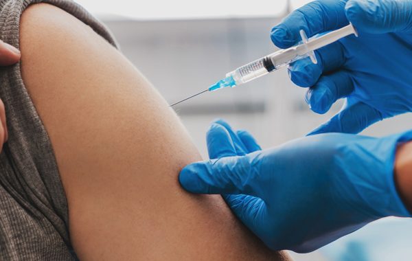 Pacientes raros podem entrar em grupo de vacinação prioritário contra a covid-19 em Alagoas